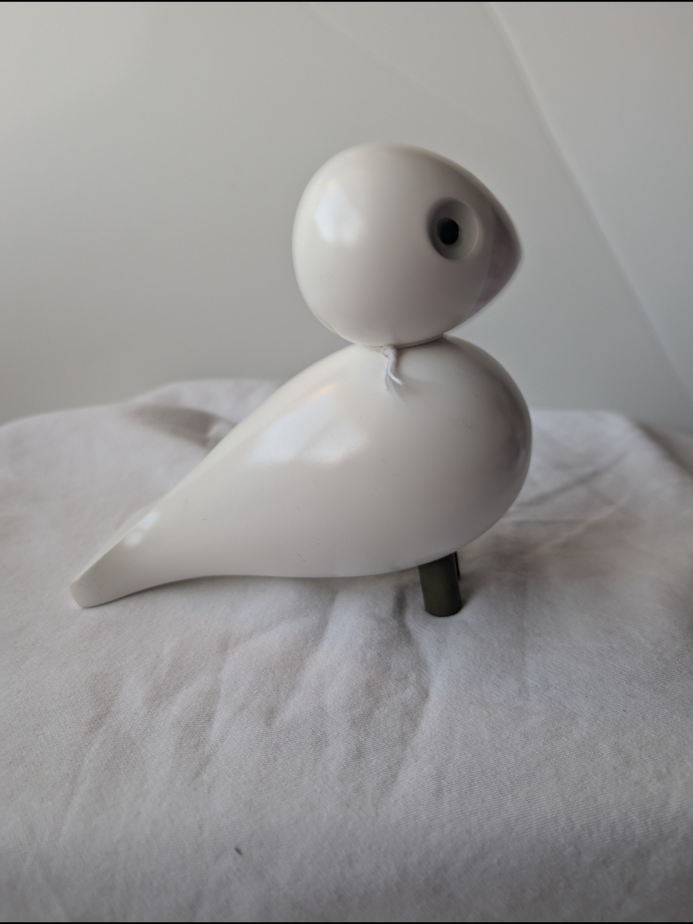 Kay Bojesen Denmark Love Songbird Painted Wood Bird Figurine in White and Pink - Picture 5 of 12